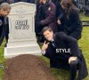 Grant Gustin Next to Oliver Queens Grave 14012022051555.jpg